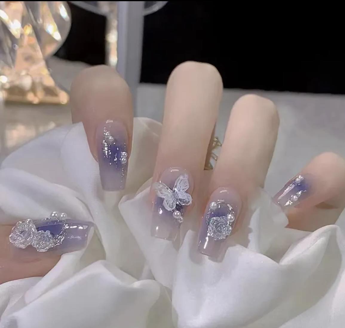 Shorter Length Coffin Press on Nails. Clear/Blue with Crystal 3D Butterflies & Roses. Easy and quick to apply. Great for those special occasions, parties or add an edge to any outfit. Gorgeous, flattering and you can re-use them again and again.