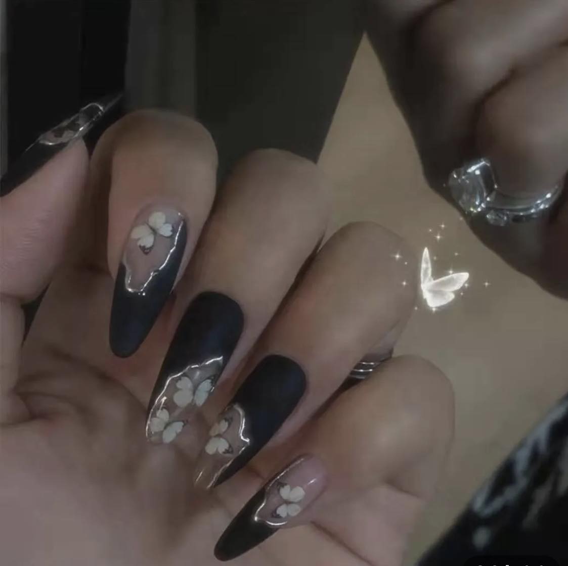 Oval Press on Nails. Black & Clear with White Butterflies. Durable Acrylic Press on Nails. Easy and quick to apply. Great for those special occasions, parties or add an edge to any outfit. Gorgeous, flattering and you can re-use them again and again
