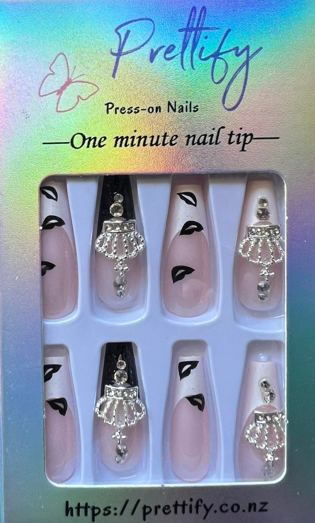 Long Coffin Press on Nails. White & Black Lips/Crowns. Easy and quick to apply. Great for those special occasions, parties or add an edge to any outfit. Gorgeous, flattering and you can re-use them again and again.