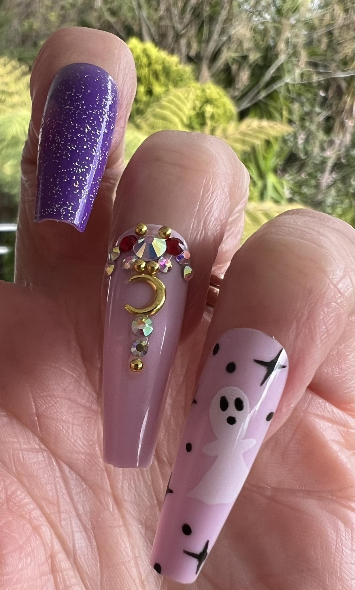 Halloween Long Coffin Press on Nails. Purple & Pink with Ghosts & Pumpkins. Easy and quick to apply. Great for those special occasions, parties or add an edge to any outfit. Gorgeous, flattering and you can re-use them again and again.