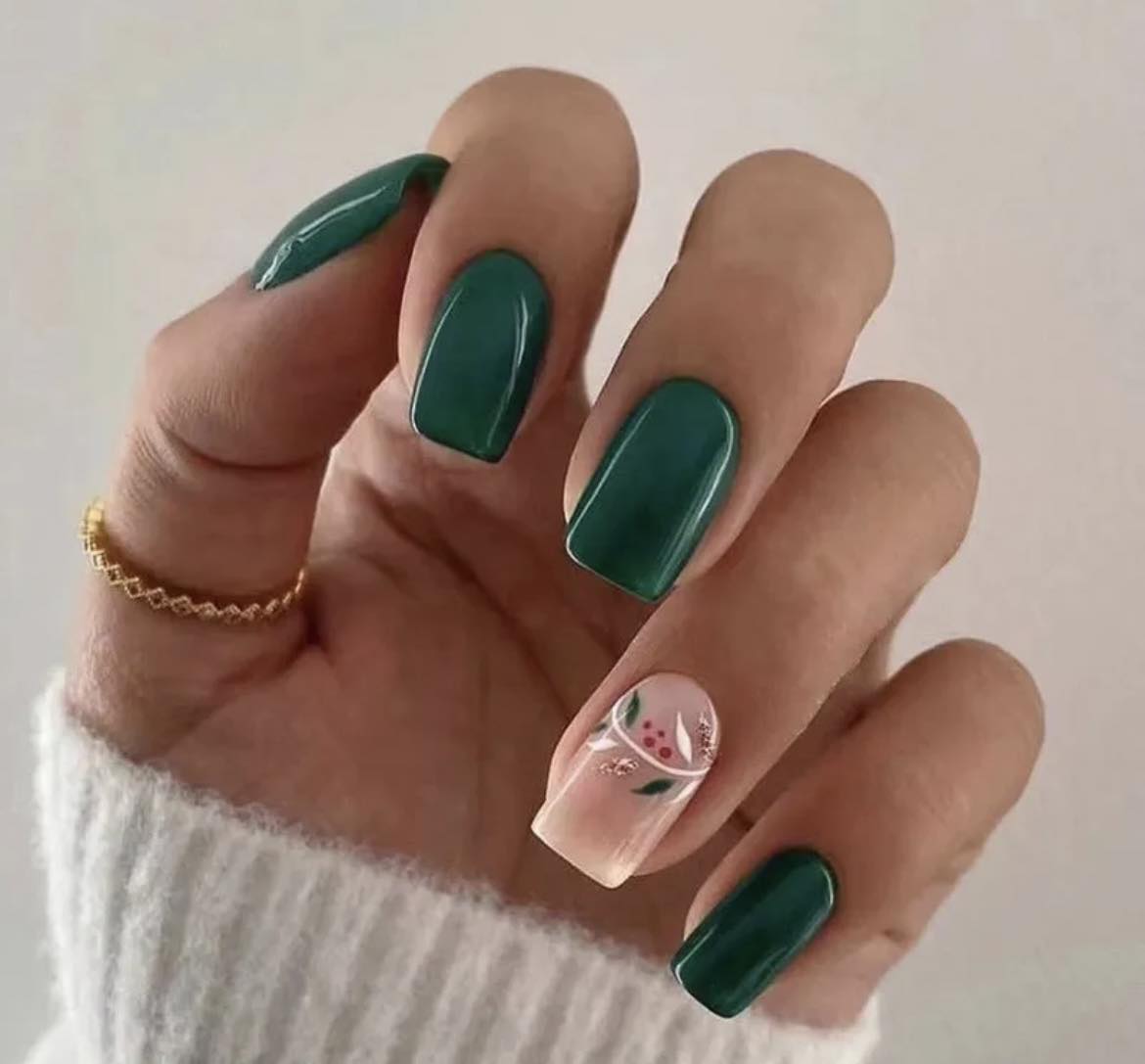 Squoval Press on Nails. Dark Green & Pale Pink with Leaves. Durable Acrylic Press on Nails. Easy and quick to apply. Great for those special occasions, parties or add an edge to any outfit. Gorgeous, flattering and you can re-use them again and again.