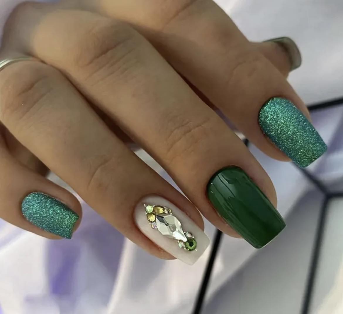 Square Press on Nails. Dark Green & Bright Green with Glitter & White with Jewels. Durable Acrylic Press on Nails. Easy and quick to apply. Great for those special occasions, parties or add an edge to any outfit. Gorgeous, flattering and you can re-use them again and again.